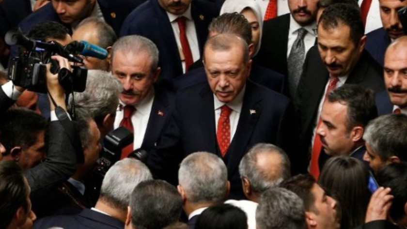 Ahmet Davutoğlu'ndan Erdoğan'a İstanbul Şehir Üniversitesi yanıtı