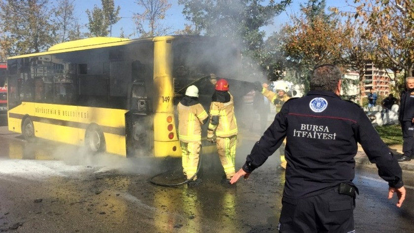 Bursa'da belediye otobüsü alev aldı