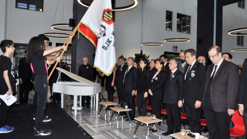 Beşiktaş Başkanı, Ulu Önder Atatürk'ü anma törenine katıldı