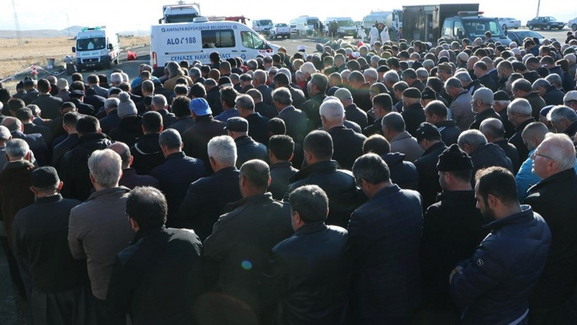Ölü bulunan 4 kişilik aile Erzurum'da toprağa verildi