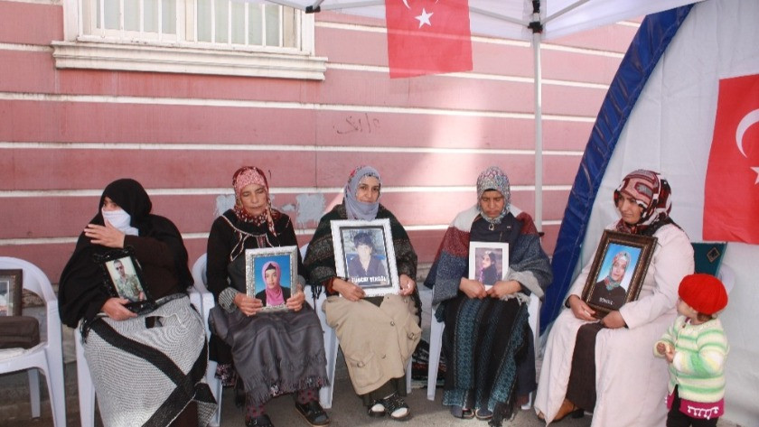 HDP önündeki ailelerin evlat nöbeti 71’inci günde