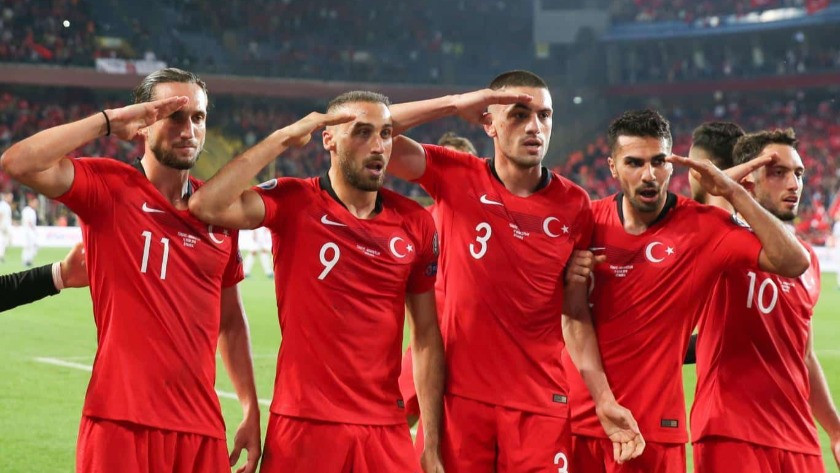 Türkiye - İzlanda maçında ilk 11'ler belli oldu