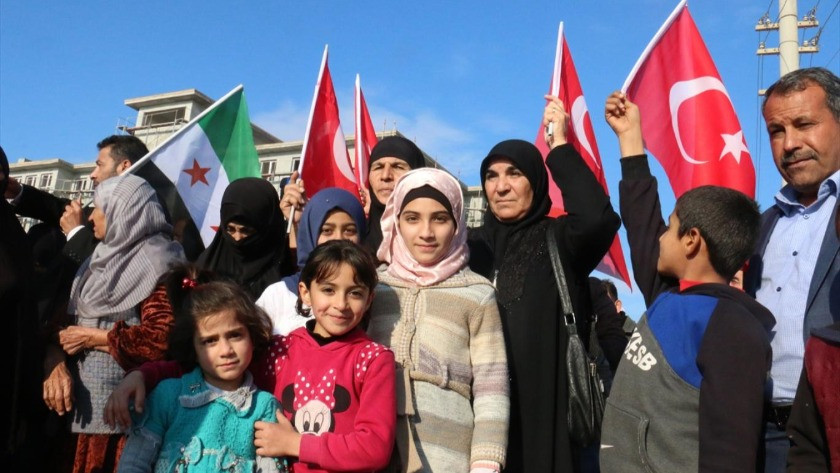 Suriyeliler Türkiye'ye göç etmeye başladı