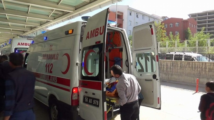 Siirt’te minibüs şarampole yuvarlandı: 4 yaralı
