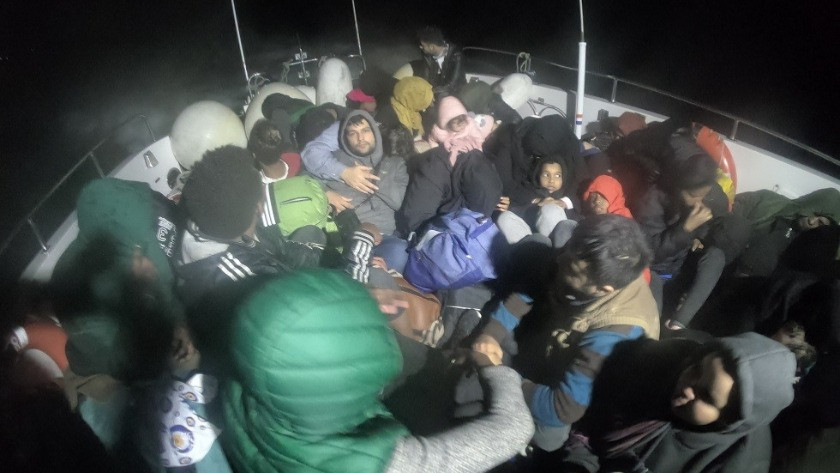 Ayvalık’ta 143 mülteci yakalandı