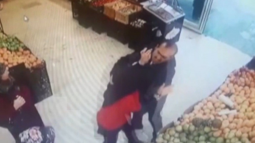 Market'te defalarca bıçaklanan bir genç kızın yardım çığlığı!