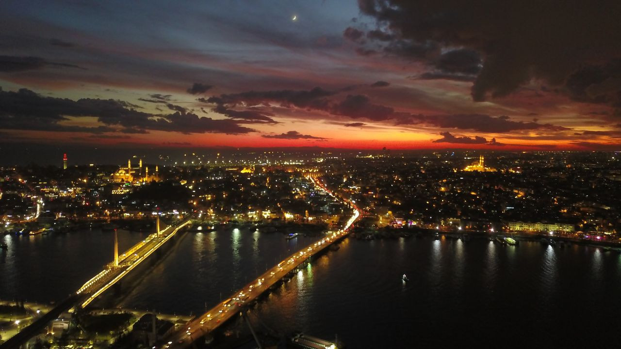 İstanbul'un eşsiz gün batımı manzaraları izleyenleri büyülüyor! - Sayfa 2