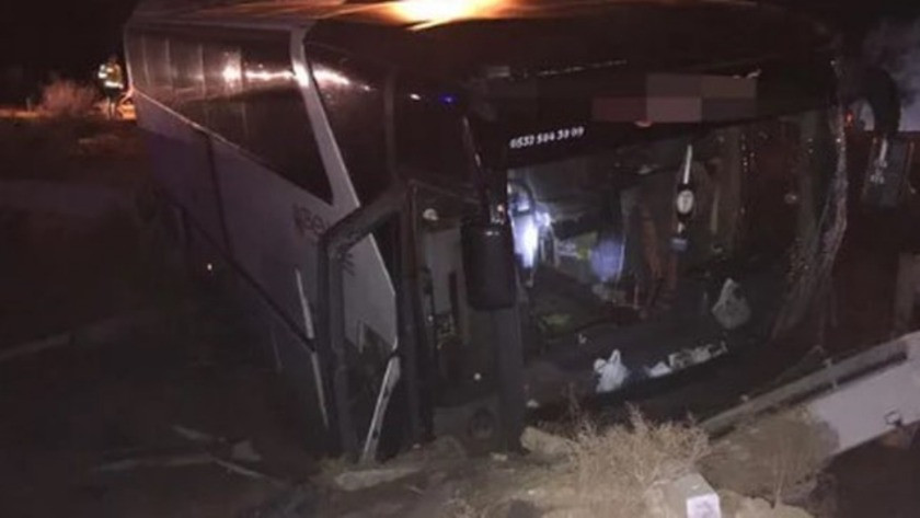 Bursaspor taraftarlarını taşıyan otobüs kaza yaptı