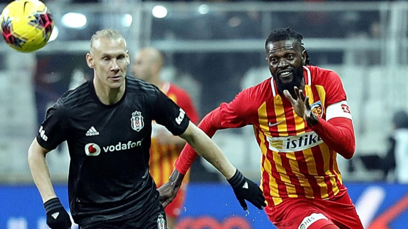 Adebayor Beşiktaş'ta oynamak istiyor