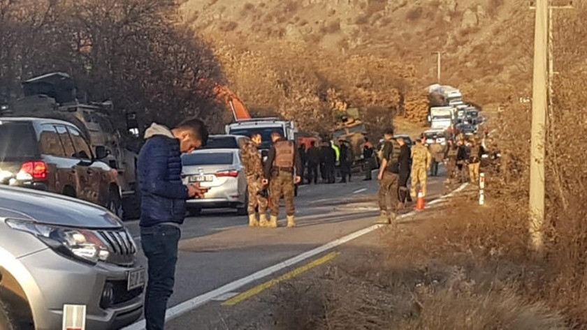 Tunceli'de askeri araç şarampole devrildi