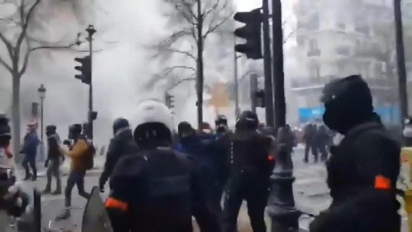Fransa'daki protestolar nedeniyle Türk vatandaşlarına uyarı