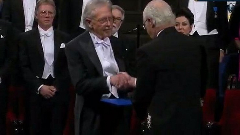 Soykırım destekçisi Handke Nobel ödülünü aldı