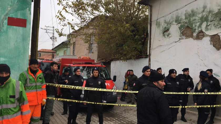 Konya'dan acı haber! 2 katlı kerpiç bina çöktü! 3 ölü