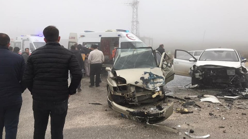 Hatay'da 3 otomobilin karıştığı zincirleme kaza: 1 ölü, 3 yaralı