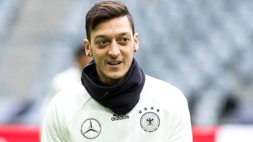 Mesut Özil yine taktir topladı ! Doğu Türkistan tepkisi...