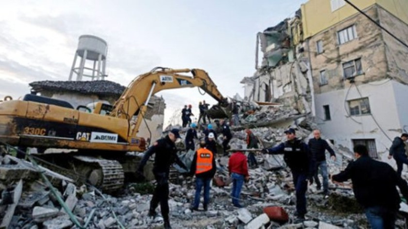 Depremde ölenlerin faturası inşaatçılara kesildi