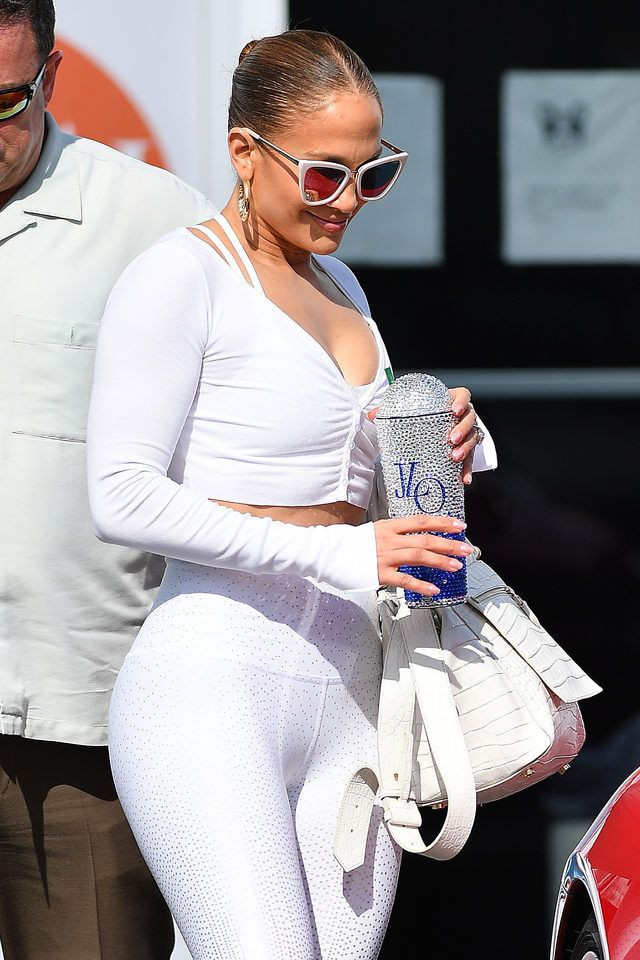 Jennifer Lopez beyaz taytıyla beğeni topladı - Sayfa 1