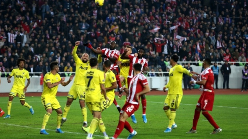 Sivasspor - Fenerbahçe maç sonucu: 3-1 özet ve golleri izle