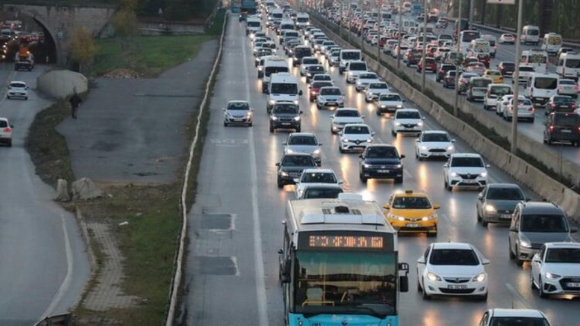 İstanbul'da sürücülere 'emniyet şeridi' cezası