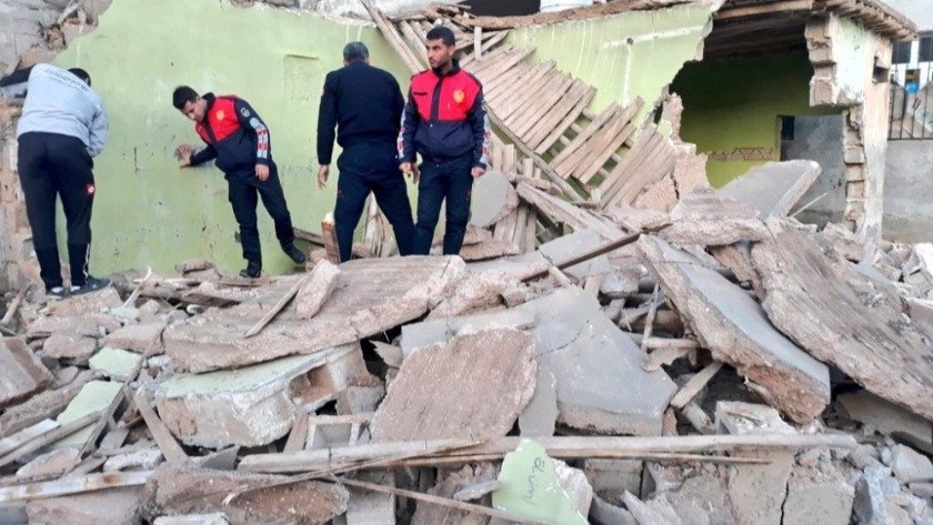 Şanlıurfa’da ev çöktü, bir çocuk yaralandı