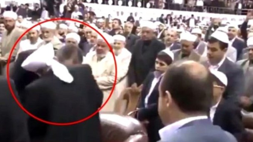 Abdulhamit Gül tarikat liderinin elini neden öptü? Açıkladı...