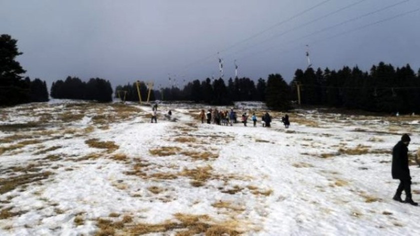 Uludağ'da karlar eridi, tatilcilerin planı bozuldu