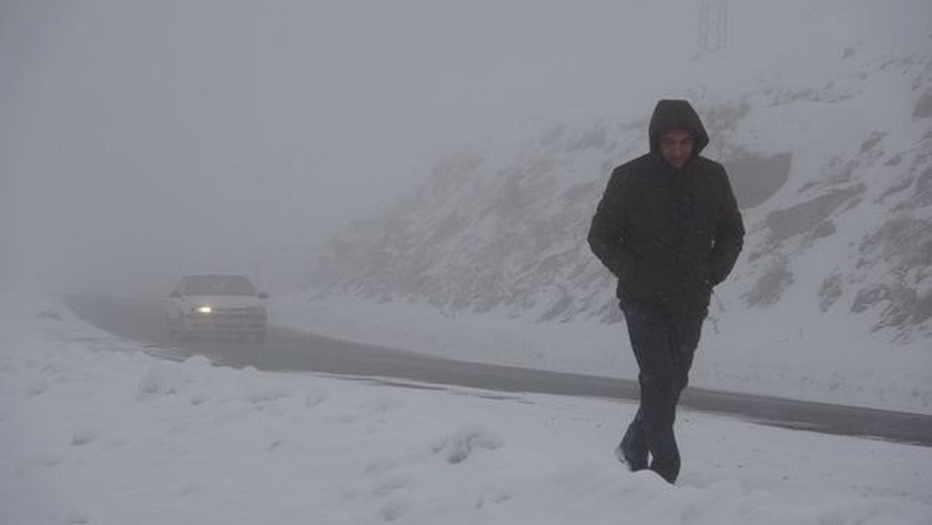 Ardahan'da kar yağışı ulaşımı olumsuz yönde etkiledi