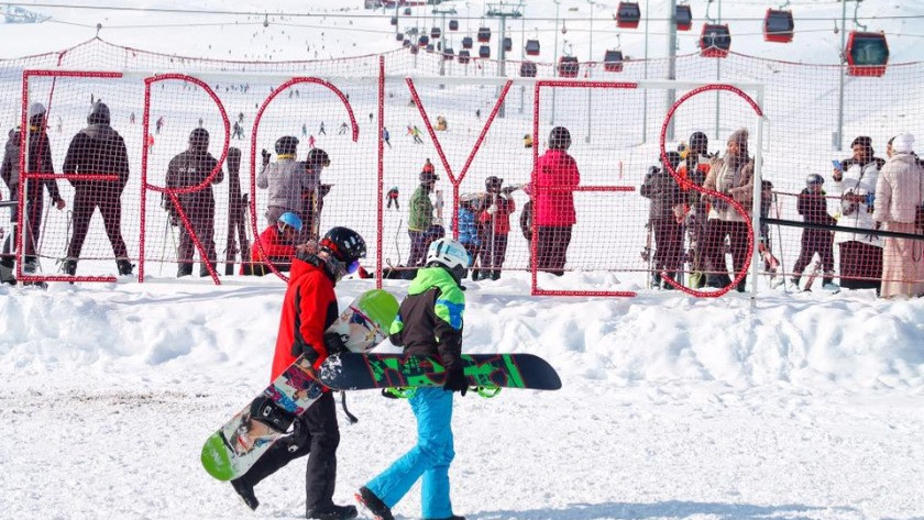 Yeni yılın ilk gününde Erciyes'te kayak yaptılar