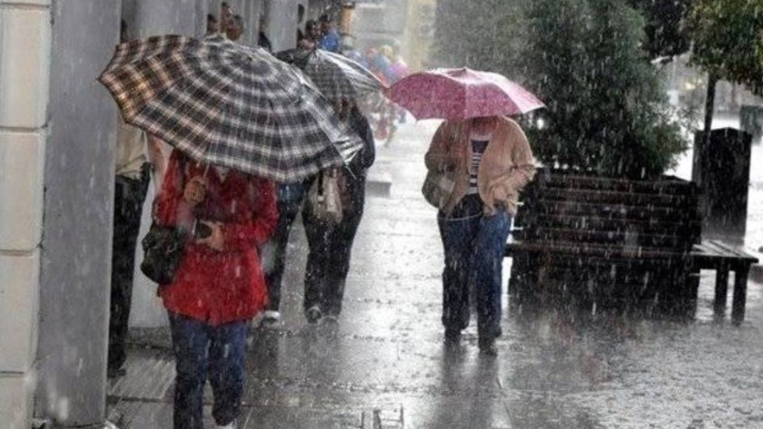 İstanbul'da yağış... Sefer iptalleri var