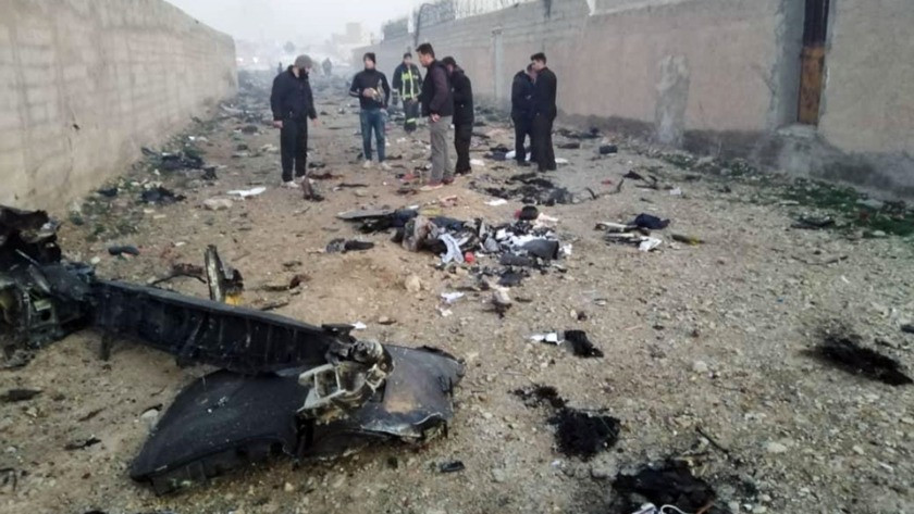 İran’da 180 kişinin bulunduğu yolcu uçağı düştü! Kurtulan yok