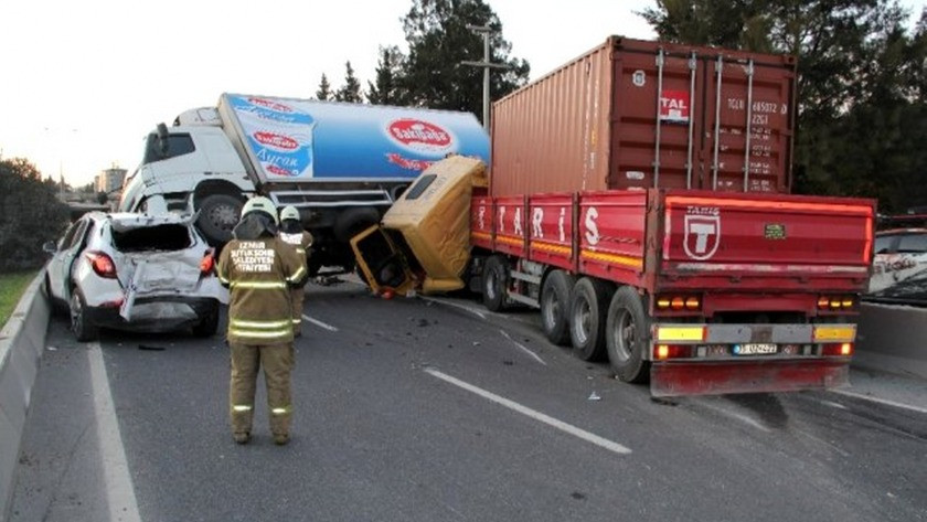 İzmir’de zincirleme kaza: 1’i ağır 6 yaralı