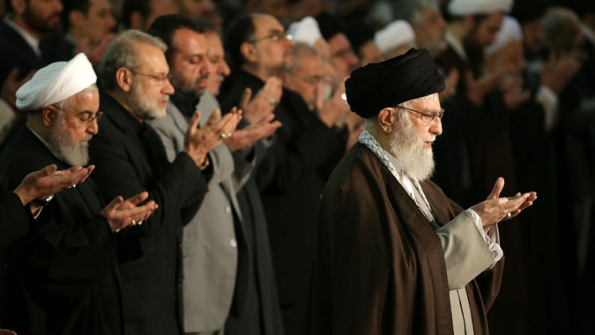 İran dini lideri Hamaney 8 yıl aradan sonra cuma namazı kıldırdı!