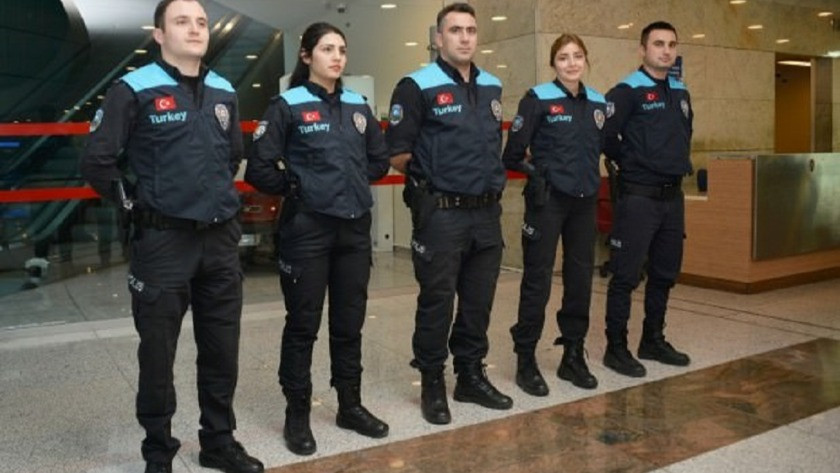 Pasaport polisleri  turkuaz renkli yeni üniformalarını giydi!