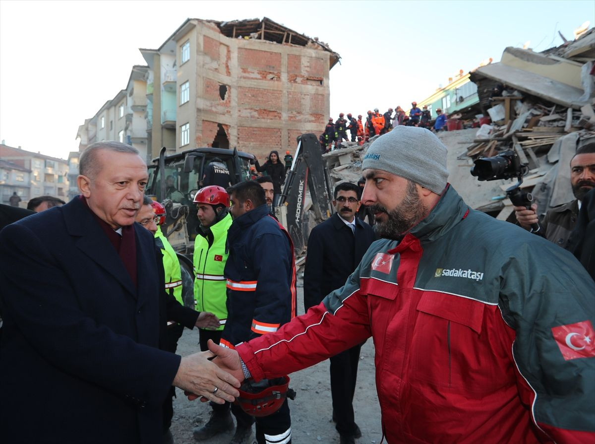 Cumhurbaşkanı Erdoğan deprem bölgesindeki vatandaşlarla - Sayfa 2