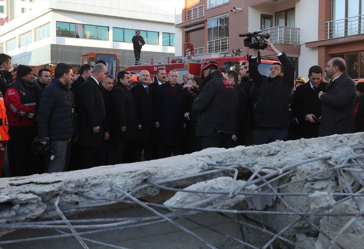 Cumhurbaşkanı Erdoğan deprem bölgesindeki vatandaşlarla - Sayfa 4