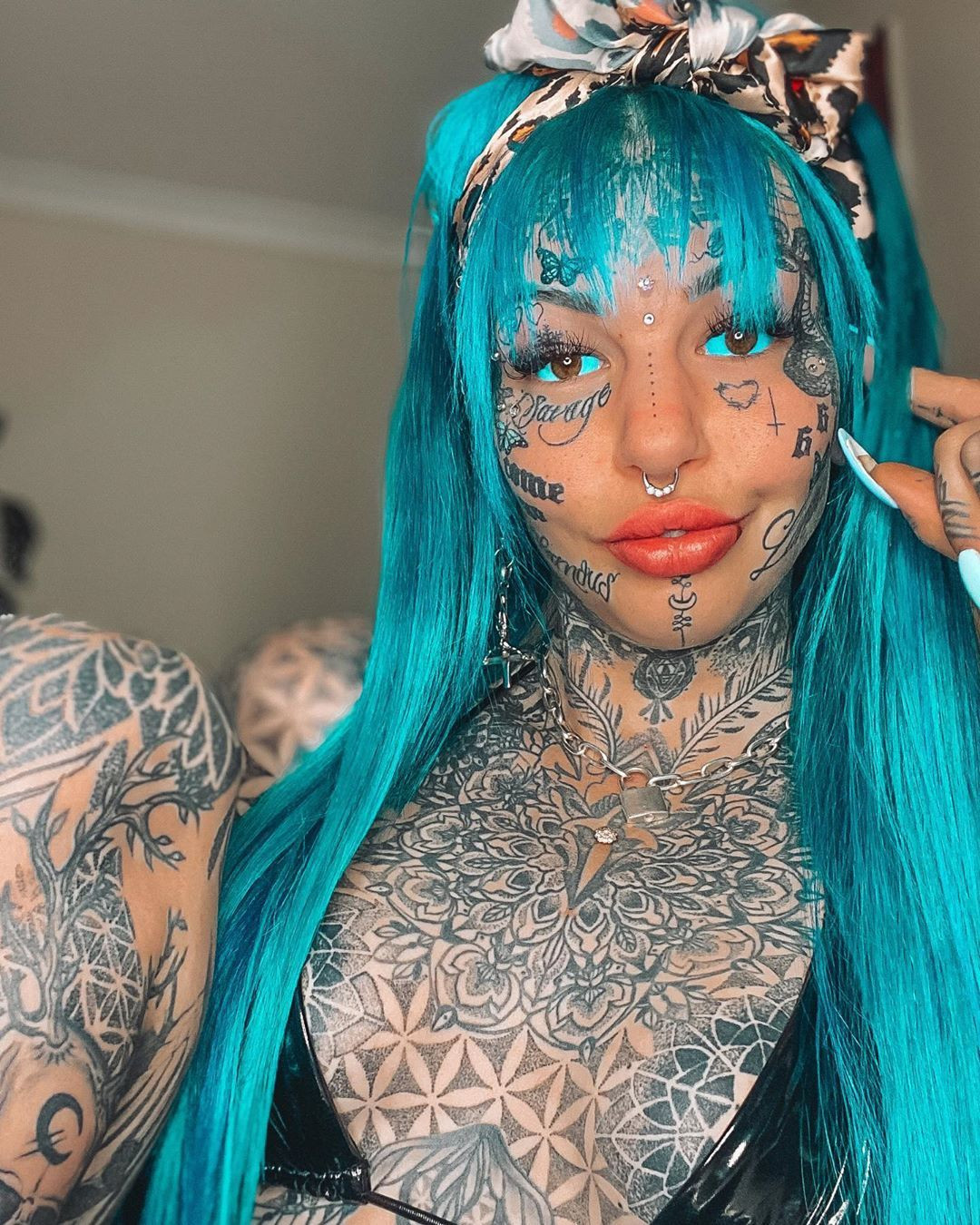 Amber Luke Dövmelerini Gösterdiği İçin Yüz Binlerce Takipçili Instagram Hesabı Silindi - Sayfa 2