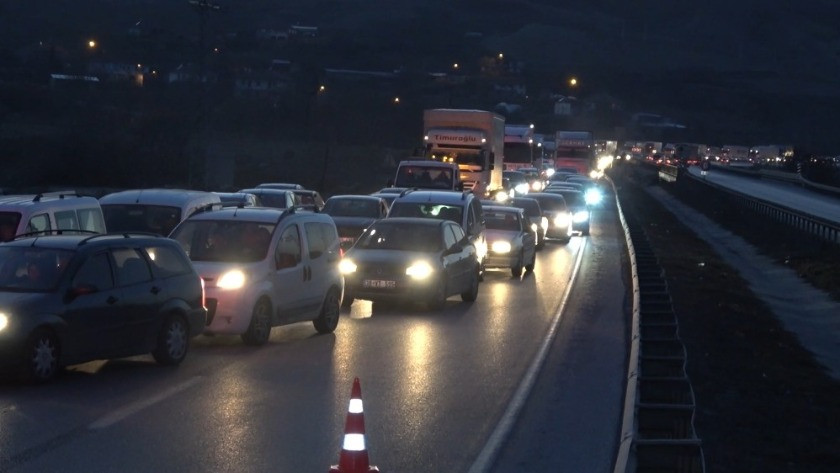 Ankara-Samsun kara yolunda tır devrildi