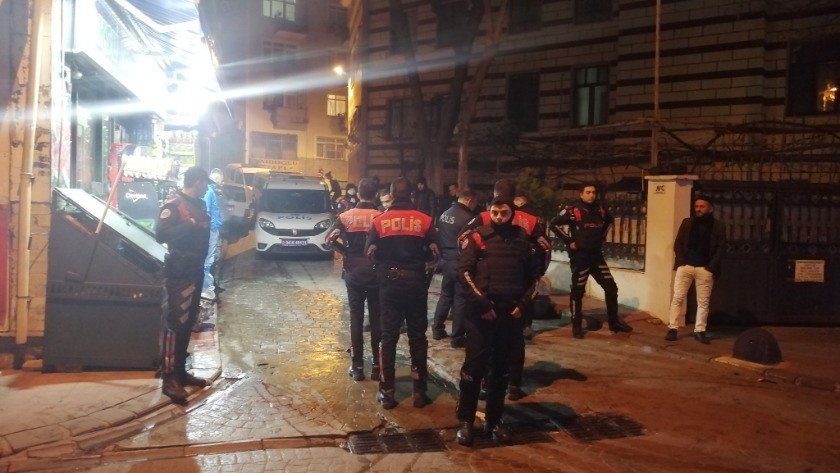 Beyoğlu'nda 1 kişi silahlı saldırıda yaralandı