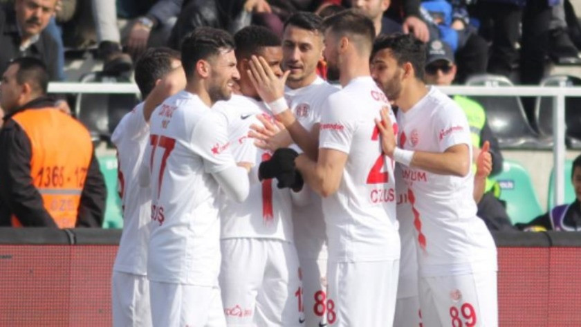 Denizlispor - Antalyaspor maç sonucu: 0-3 özet ve golleri izle