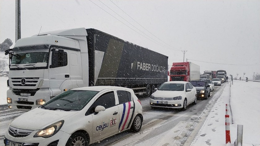 Burdur- Antalya karayolu trafiğe kapandı