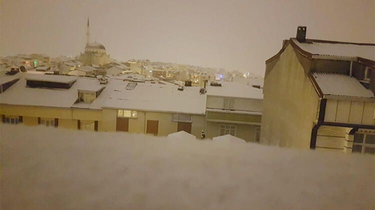Kar yağışı etkili oldu, İstanbul beyaza büründü ! Seferler iptal oldu - Sayfa 3