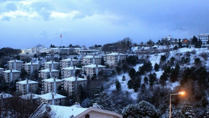 Kar yağışı etkili oldu, İstanbul beyaza büründü ! Seferler iptal oldu