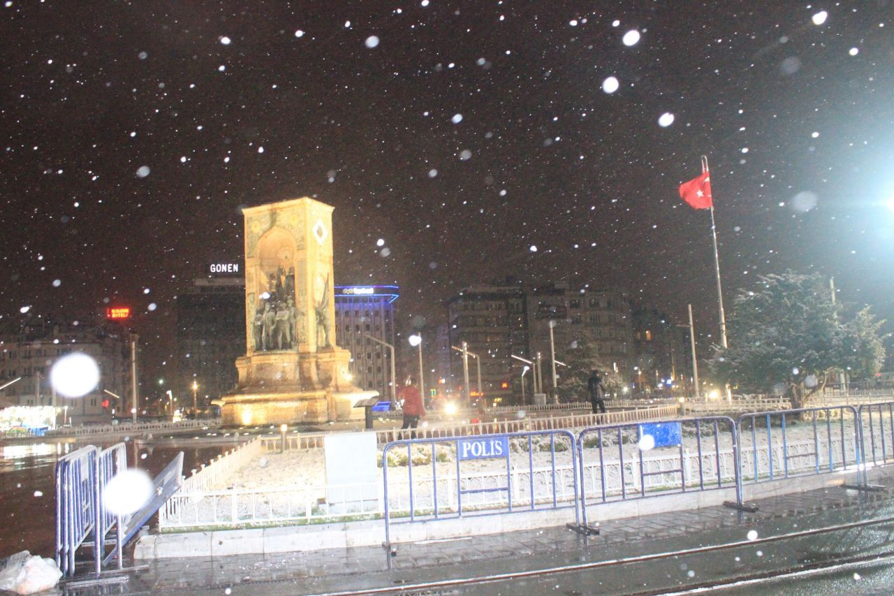 İstanbul kent geneli beyaza büründü! Kar ne kadar sürecek? VİDEO İZLE - Sayfa 4