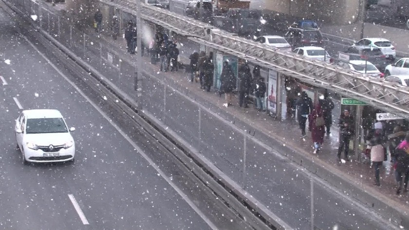 İstanbul'da Kar yağışı etkisini sürdürmeye devam ediyor