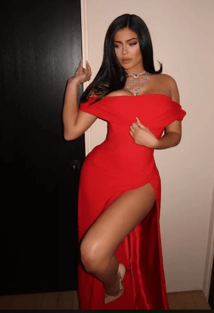 Kylie Jenner seksi  elbisesi olay oldu! - Sayfa 1