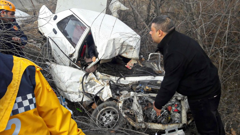 Ankara'da otomobil şarampole yuvarlandı: 2 yaralı