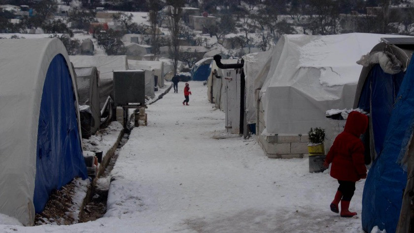 Suriye’de kar ve dondurucu soğuk, kamplarda hayatı felç etti