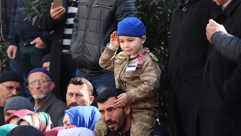 Şehit Uzman Onbaşı Eyüp Gülaştı'ya yeğeninden asker selamı ile veda