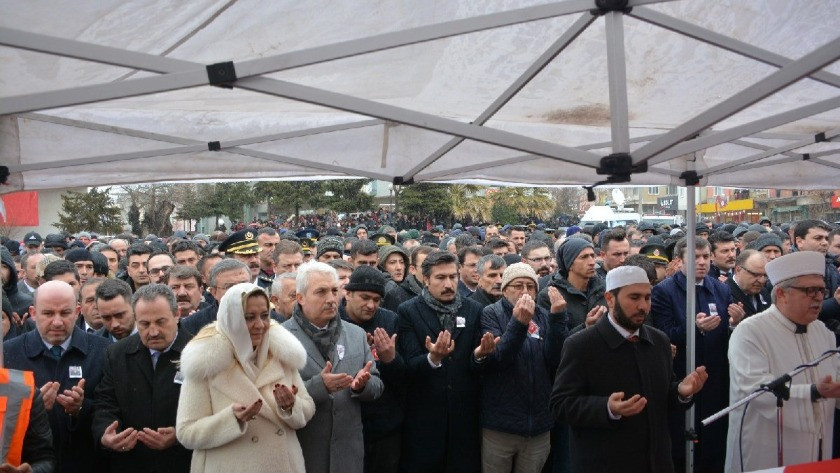 Şehit cenazesinde tartışılan fotoğraf! İYİ Parti'den ilk yorum
