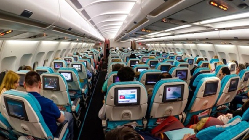 Türkiye'den giden uçakta koronavirüs tespit edildi! Bakan Koca'dan açıklama